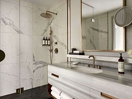 Deluxe Mount Temple Room