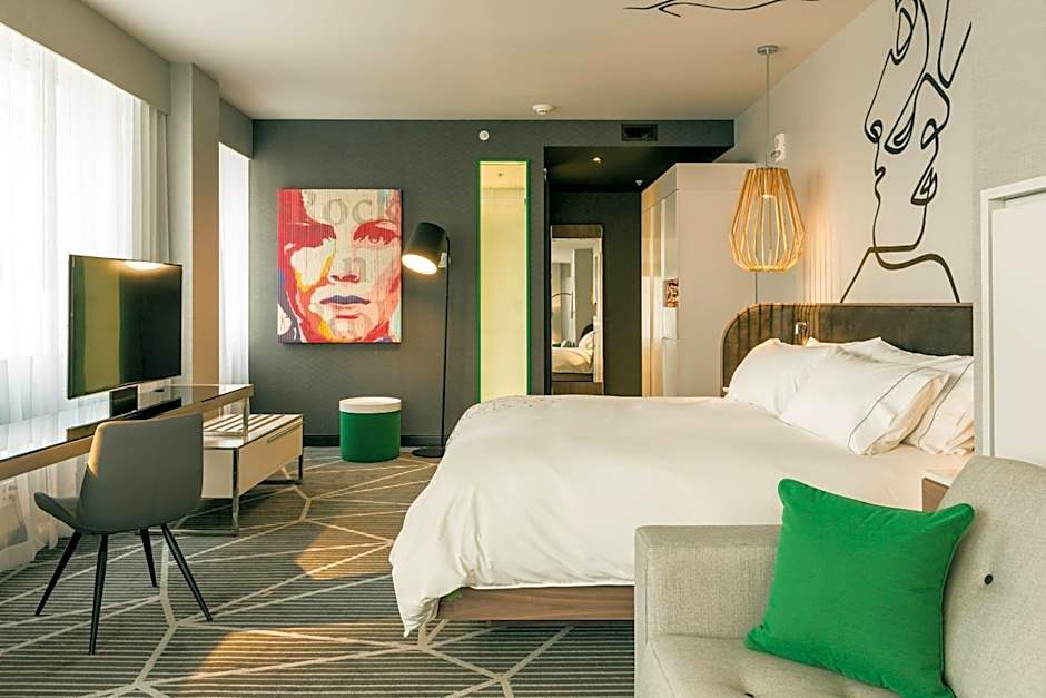 Photo 1 of 50 of Renaissance Montreal Downtown Hotel