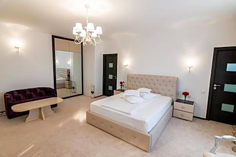 Queen Room with Garden View