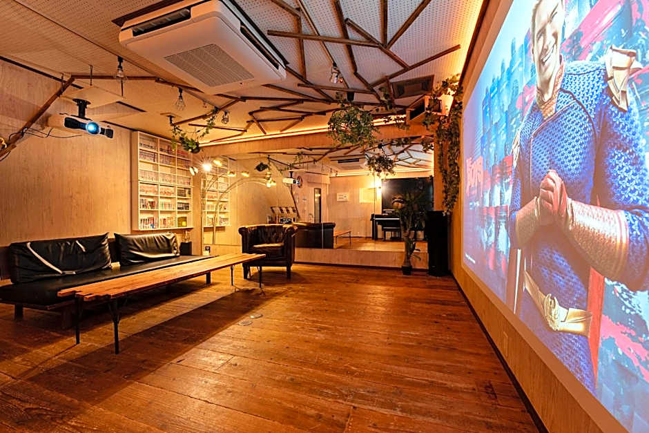 Grand Piano & Shinjuku 5min walk from station