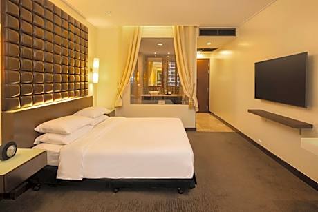 Studio King Bed (Corner Wing)