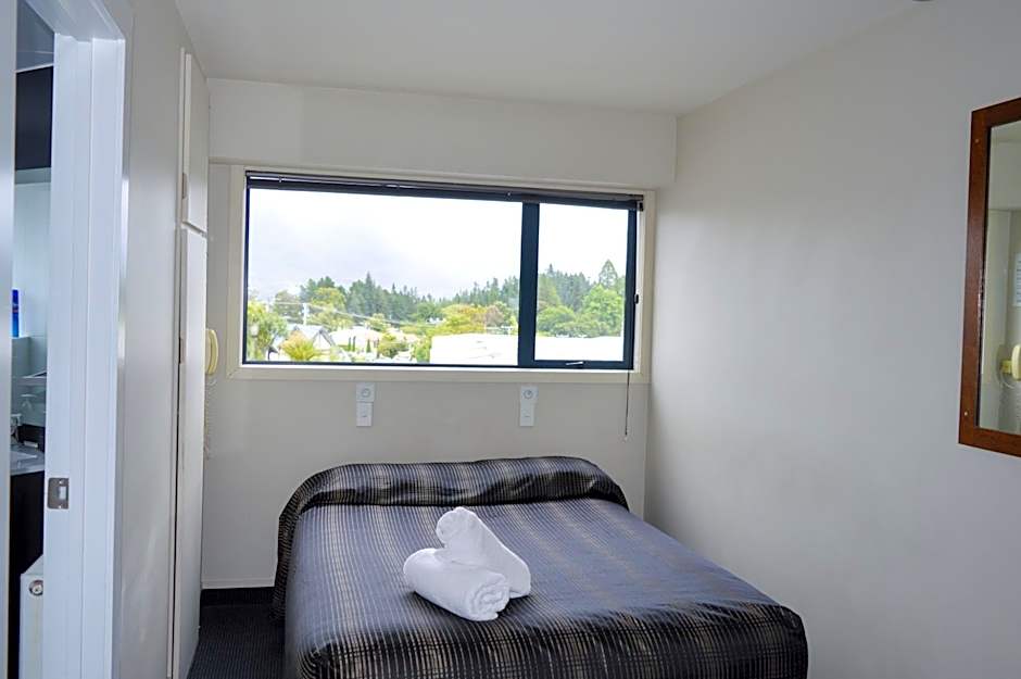 Four Seasons Motel