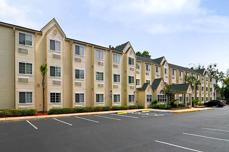 Hometown Inn & Suites Jacksonville Butler Blvd./Southpoint