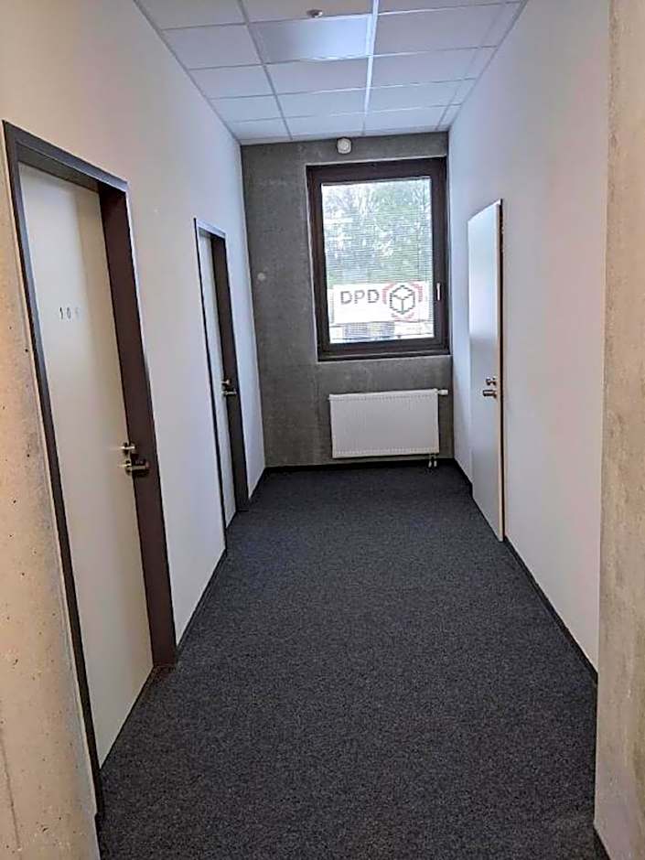 BUSINESS-MOTEL free WiFi & massage, air-con, XXL-Parking, Wallbox, Smart TV, Video-Security