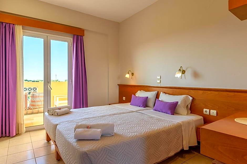Danelis Studios & Apartments