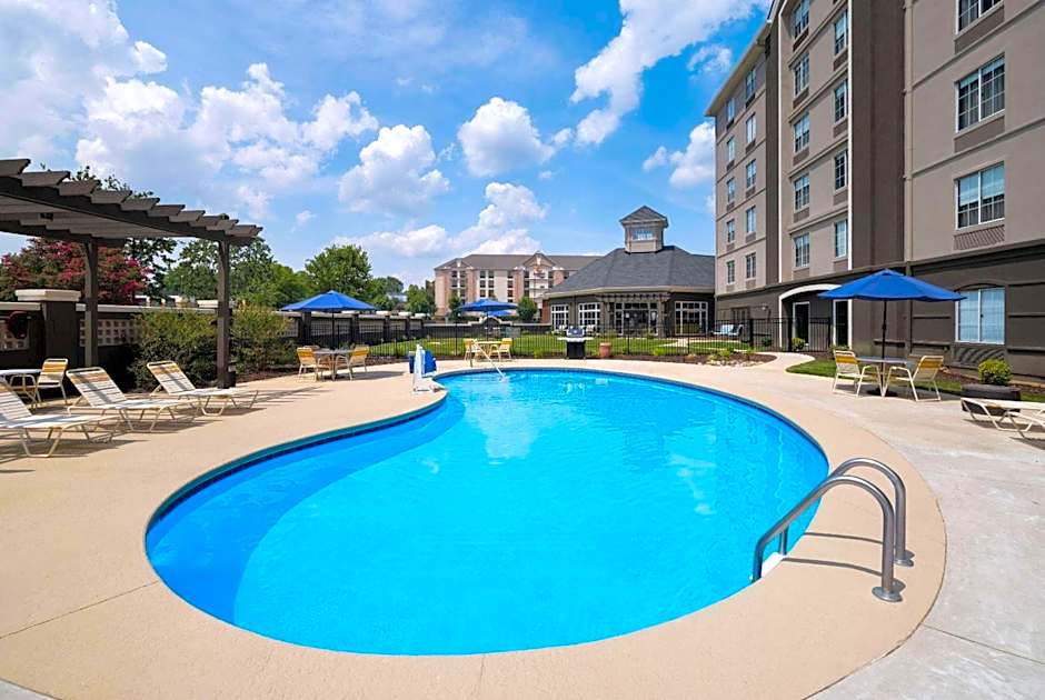 La Quinta Inn & Suites by Wyndham Greensboro