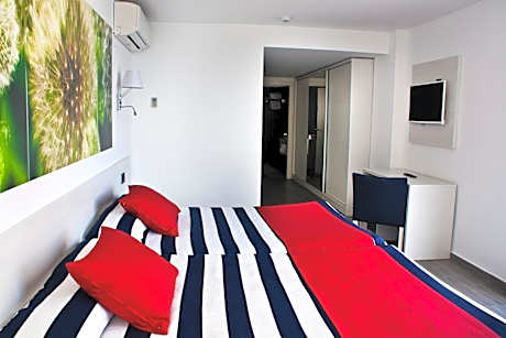 Triple Room (2 Adults + 1 Child)