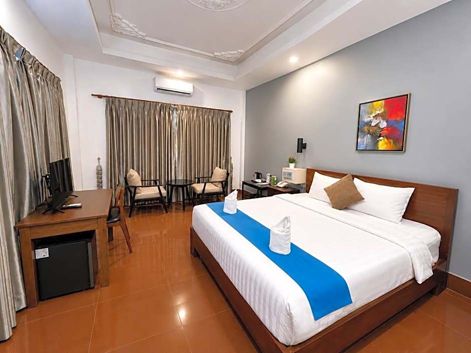 Photo 1 of 9 of Deluxe 1 King Bed