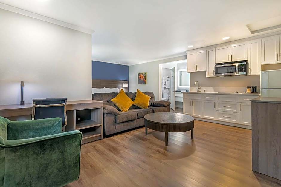 University Park Inn & Suites, an Ascend Collection Hotel