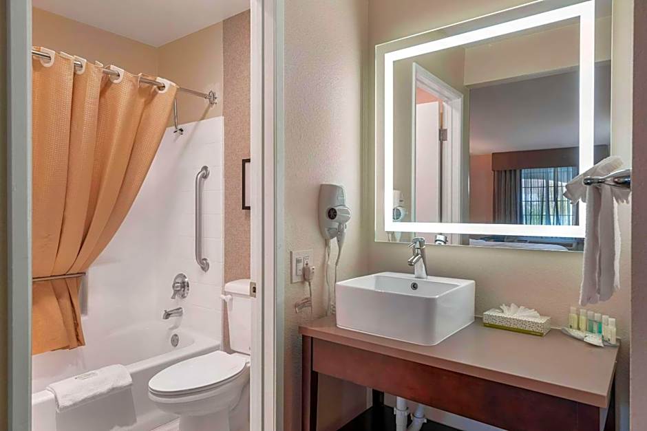 Quality Inn & Suites Camarillo-Oxnard