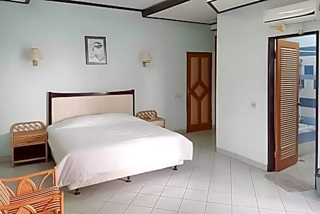 RedDoorz Plus near Tugu Mercusuar Anyer
