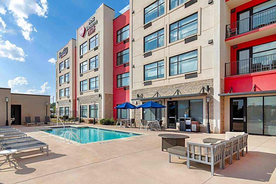 Best Western Plus Executive Residency Rigby's Water World Hotel