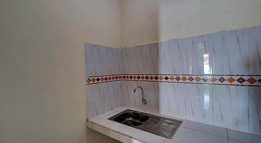 OYO Life 92838 Kost Ibu Surya