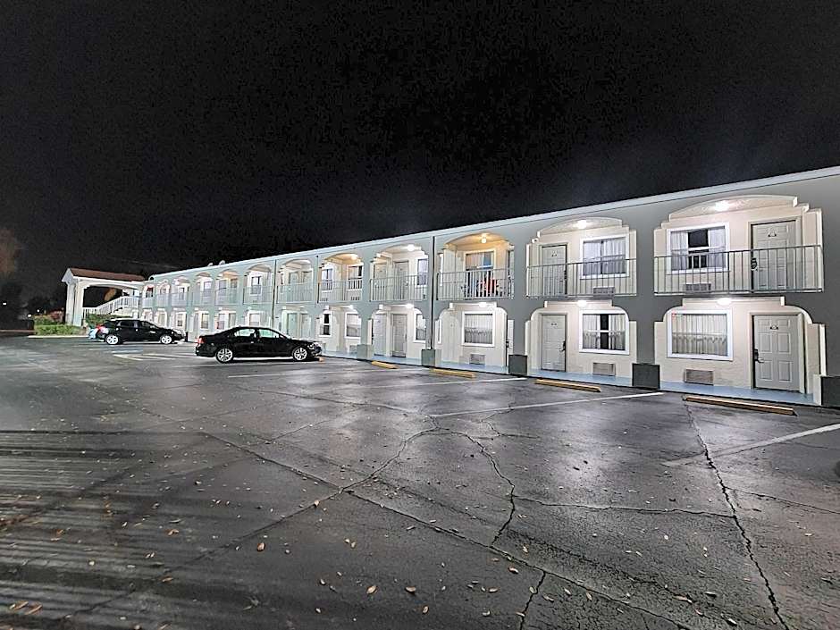 Days Inn by Wyndham Bradenton I-75