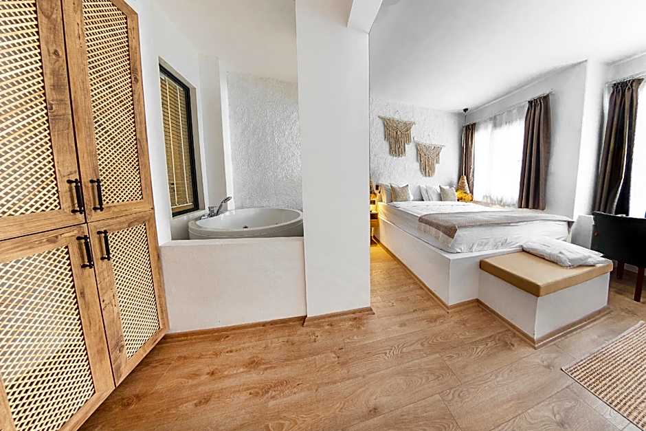 Gran Via Alsancak ( Boutique Hotel )