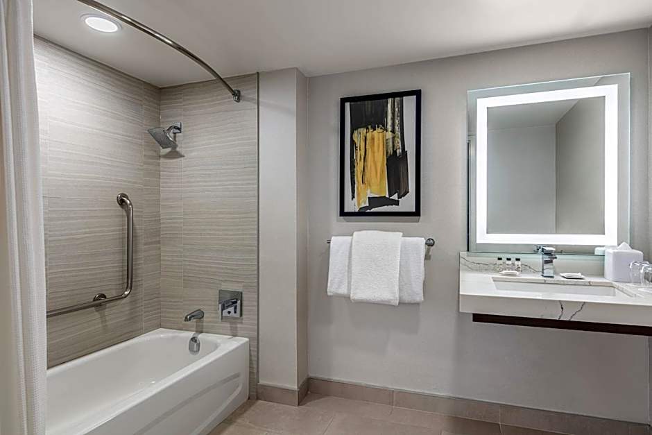 Delta Hotels by Marriott Vancouver Downtown Suites