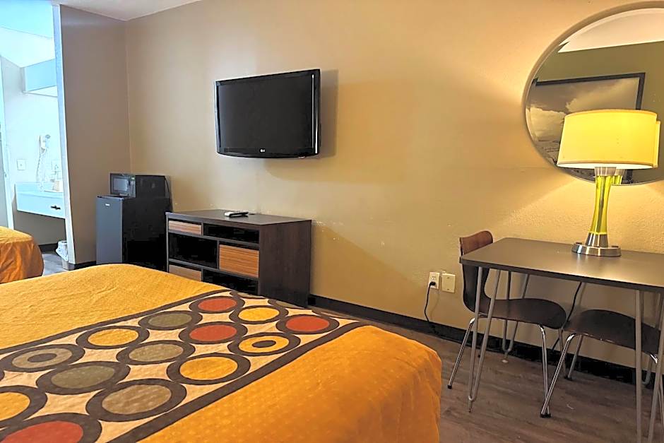 Super 8 by Wyndham Jackson/Ridgeland