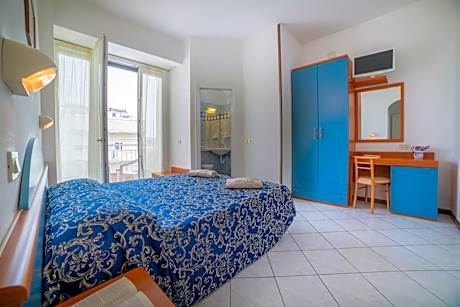 Double or Twin Room with Sea View