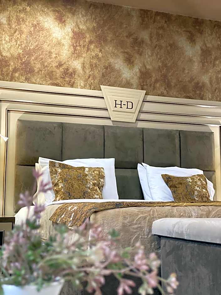 Hotel Deluxe