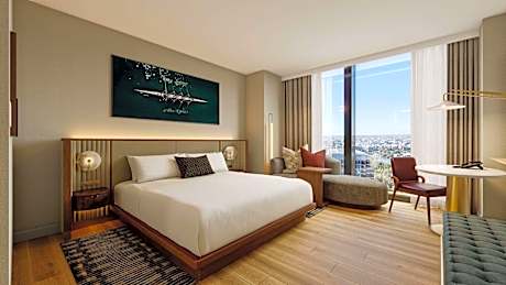 Corner King Room with Memorial View