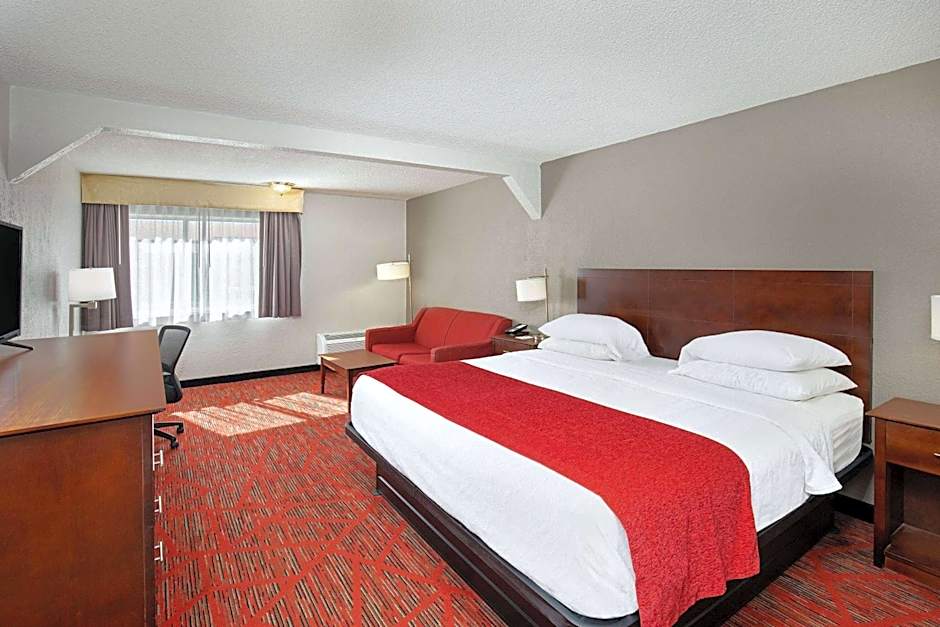 Ramada by Wyndham Bowling Green