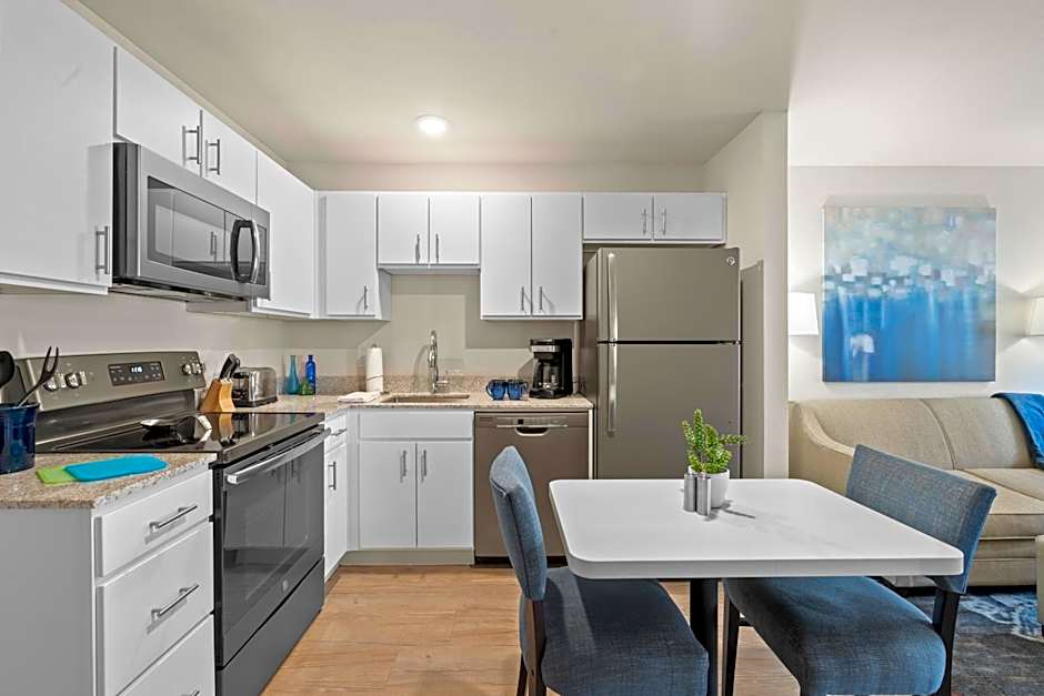 WaterWalk Extended Stay by Wyndham Kansas City - Overland Pk