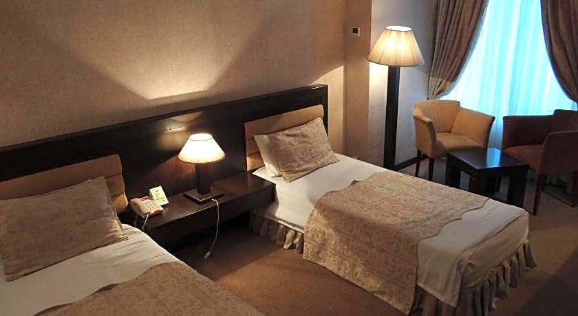 Le Grande Plaza Hotel