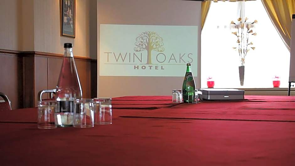 Twin Oaks Hotel