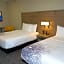 La Quinta Inn & Suites by Wyndham San Antonio Alamo City