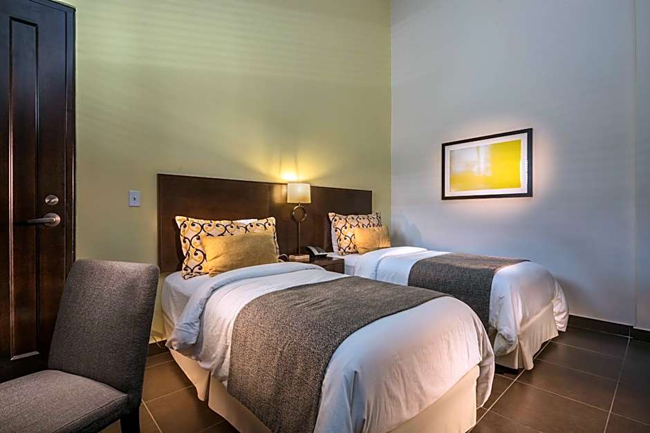 Decanter Hotel