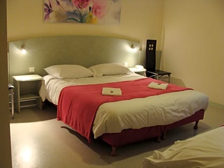 Double Room with Queen Size Bed - Disability Access