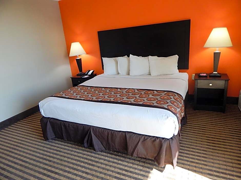 Howard Johnson by Wyndham Arlington Ballpark / Six Flags