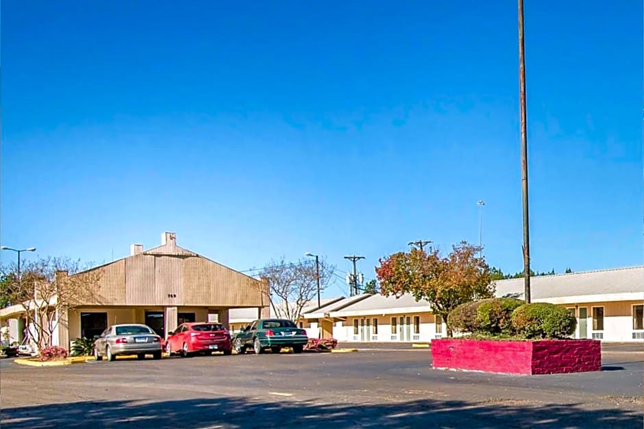 Rodeway Inn & Suites Brookhaven