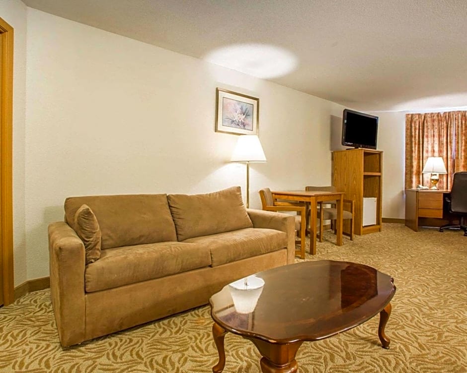 Econo Lodge Inn & Suites Stevens Point