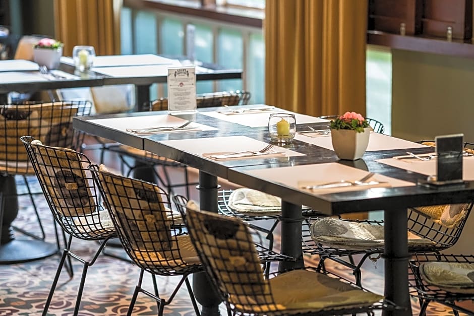 The Henry Hotel Manila