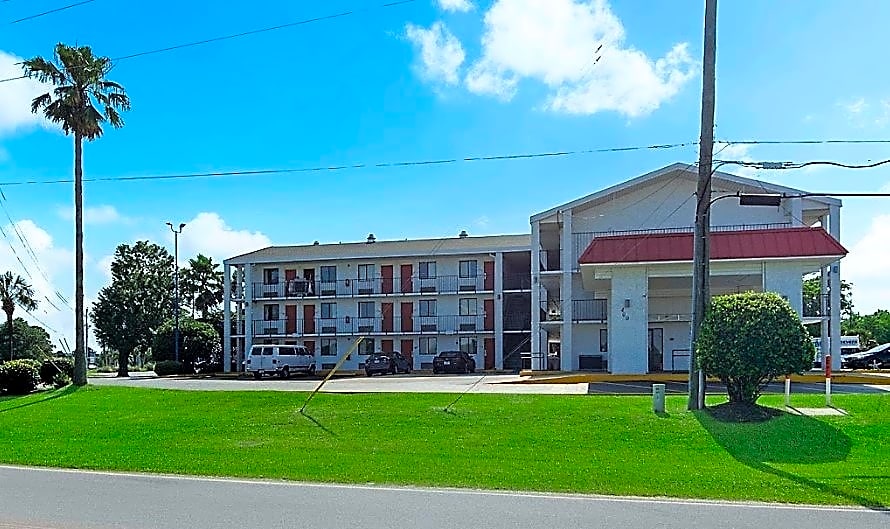 OYO Hotel Mobile, AL I-65 at Airport Blvd