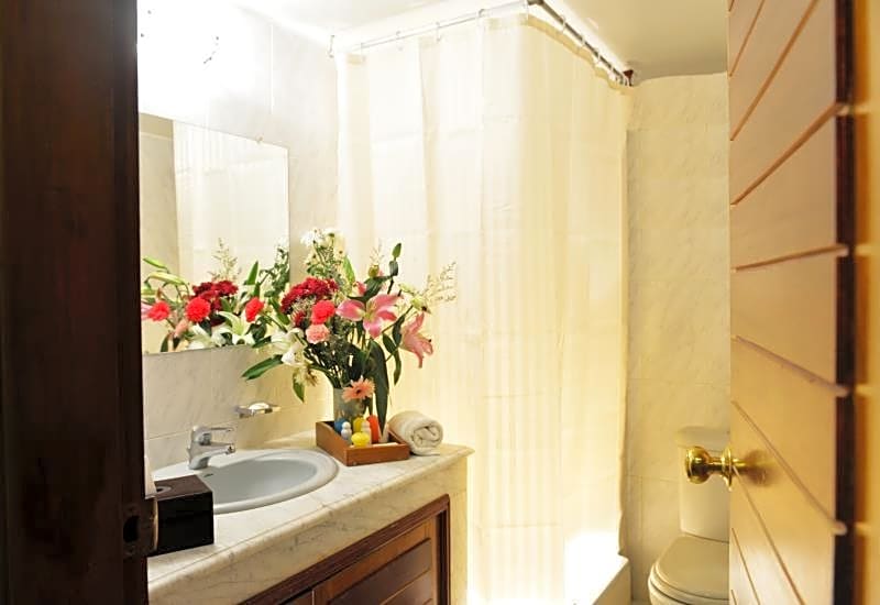 Amazon Lilly Residence