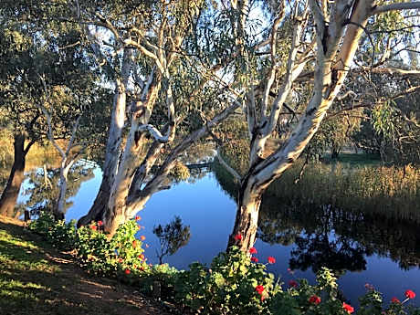 Donald Riverside Motel