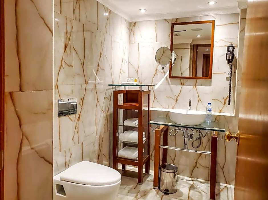 Victoria Crown Plaza Hotel