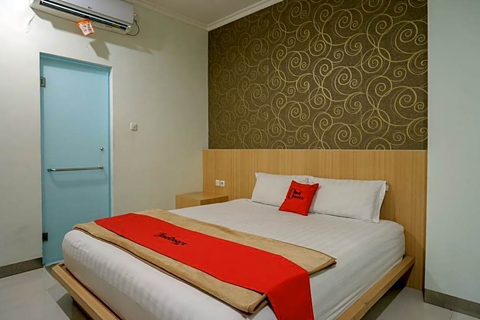 Family Budget Hotels F77 by Reddoorz
