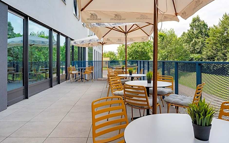 Hotel Active Stadium