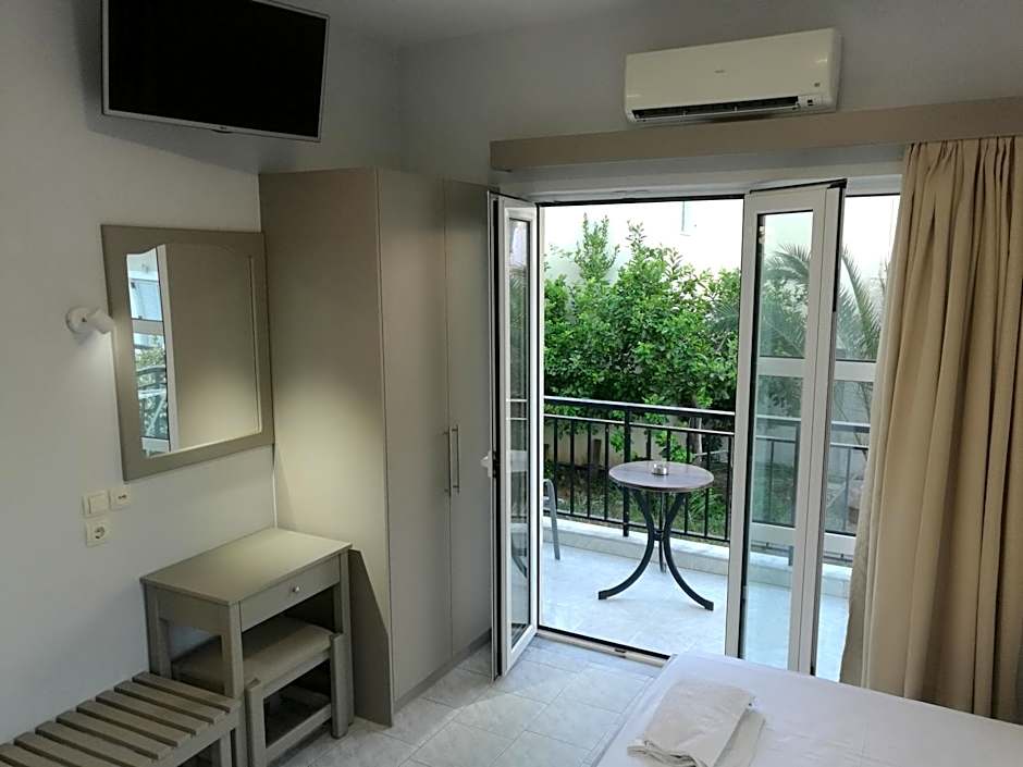 Niriis Hotel