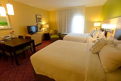 Studio, 2 Queen Beds (Mobility/Hearing Accessible, Tub) (2 Queen Beds)