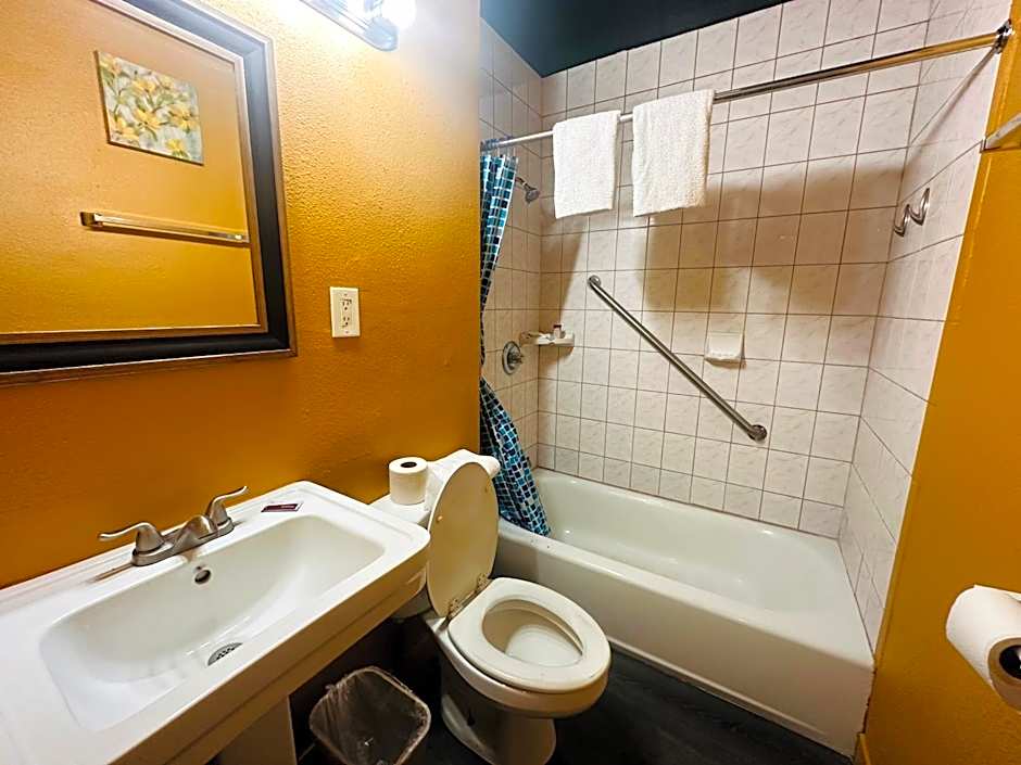 Casa Blanca Inn & Suites Whittier