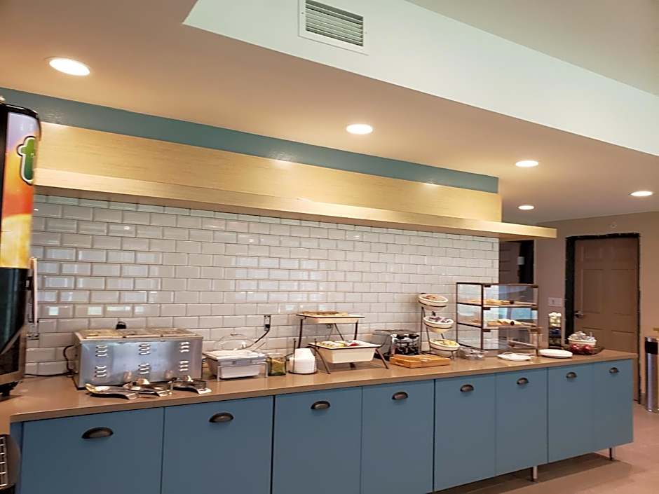 Country Inn & Suites by Radisson, Detroit Lakes, MN