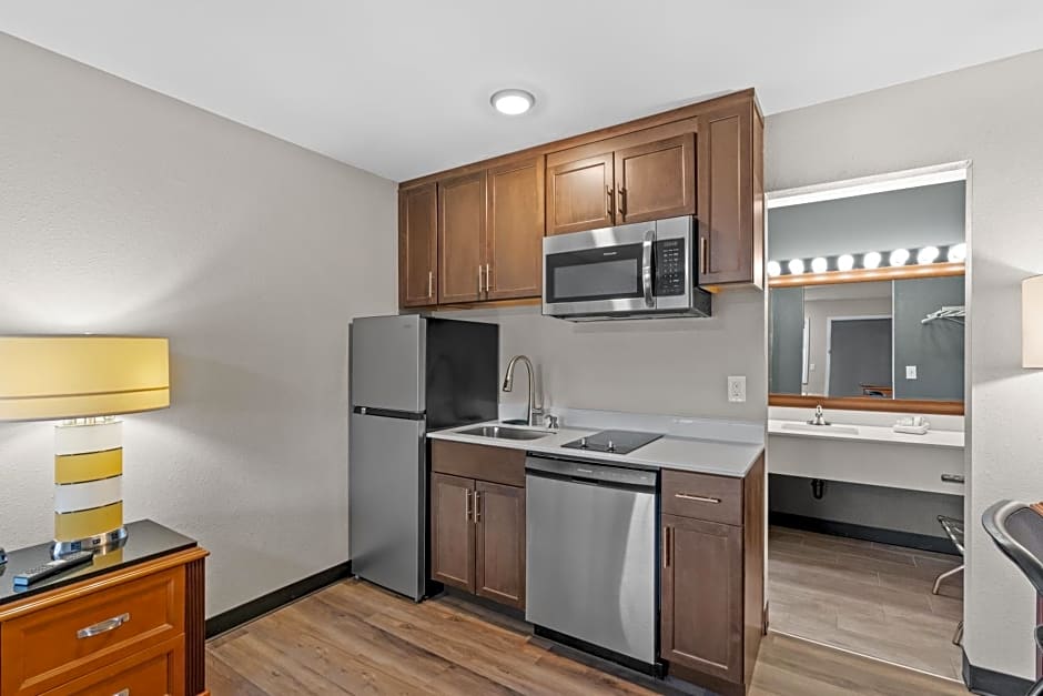 Basecamp Puyallup a Travelodge by Wyndham