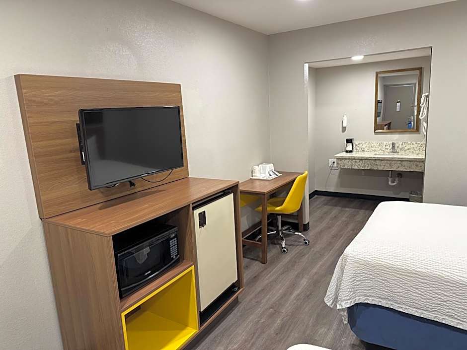 Days Inn by Wyndham Barstow