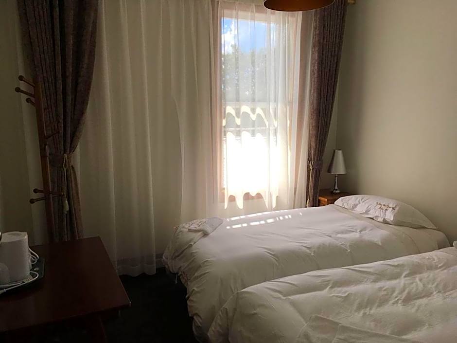 Te Puia Hot Springs Hotel