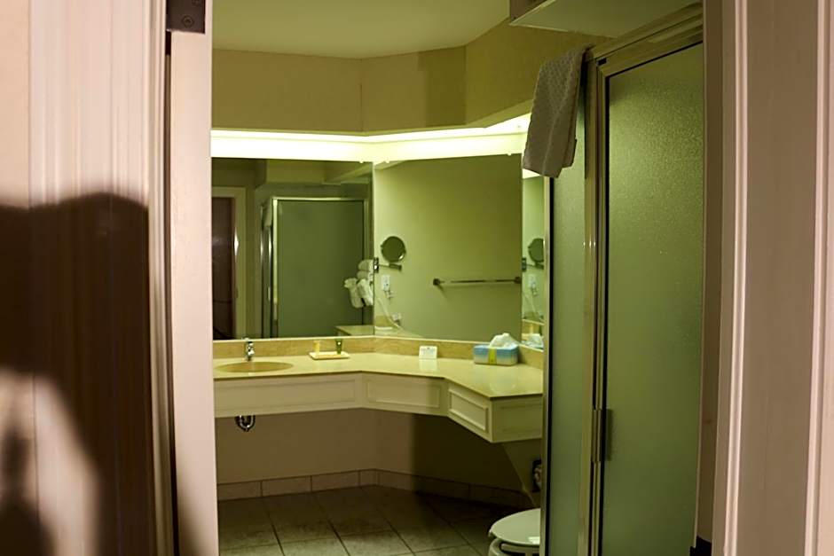 Imperial Swan Hotel & Suites