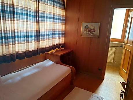 Single Room with Private Bathroom - Annex